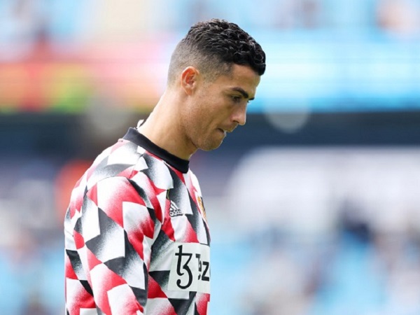 Tin HOT bóng đá 17/11: Huyền thoại duy nhất bênh vực Ronaldo