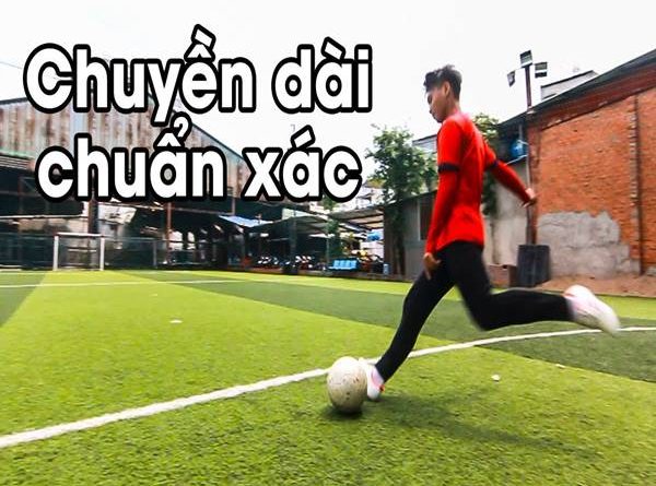 Học hỏi cách chuyền bóng dài chính xác trong bóng đá