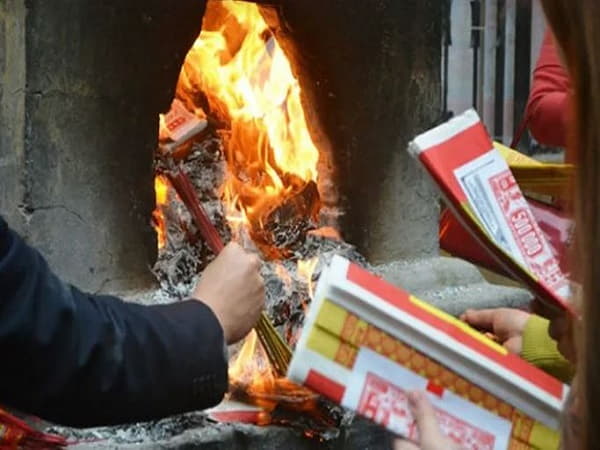 Vậy tro vàng mã nên đổ đi đâu?