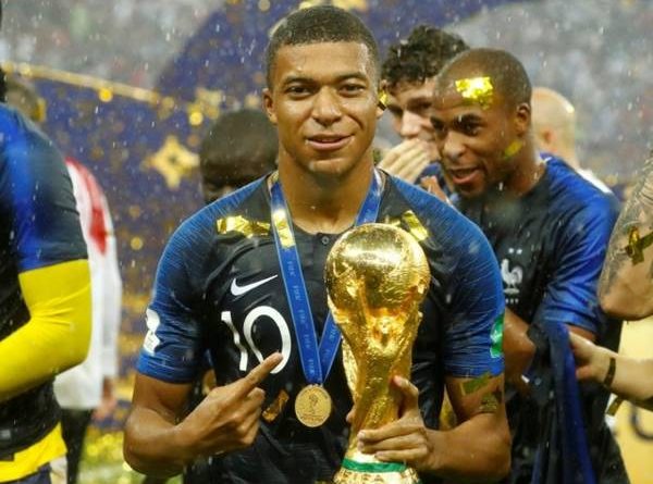 Mbappe vô địch World Cup năm bao nhiêu tuổi?