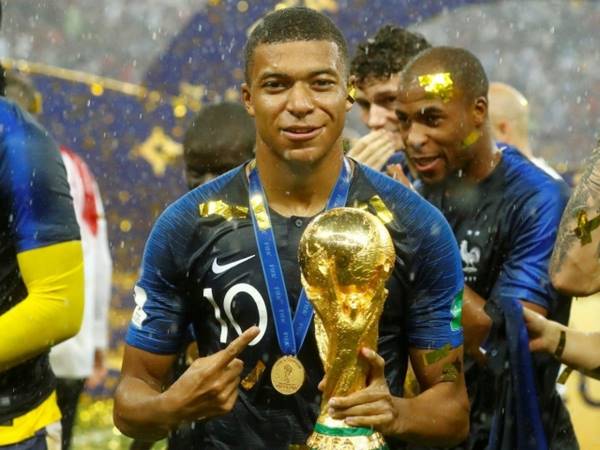 Mbappe vô địch World Cup năm bao nhiêu tuổi?