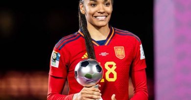 Tin Barca 4/7: Salma Paralluelo có khả năng giành QBV