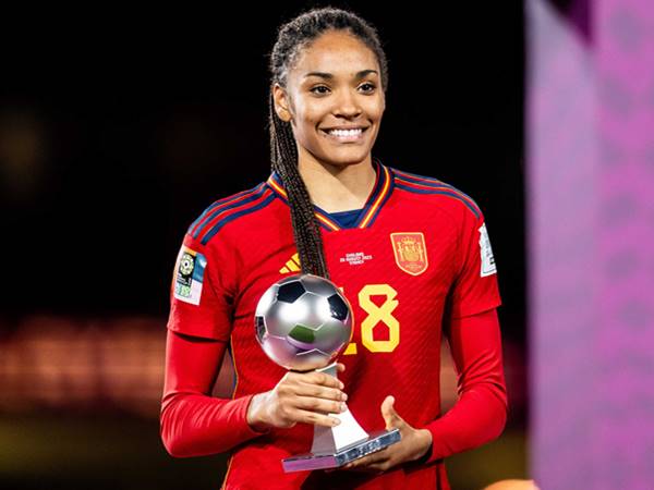 Tin Barca 4/7: Salma Paralluelo có khả năng giành QBV